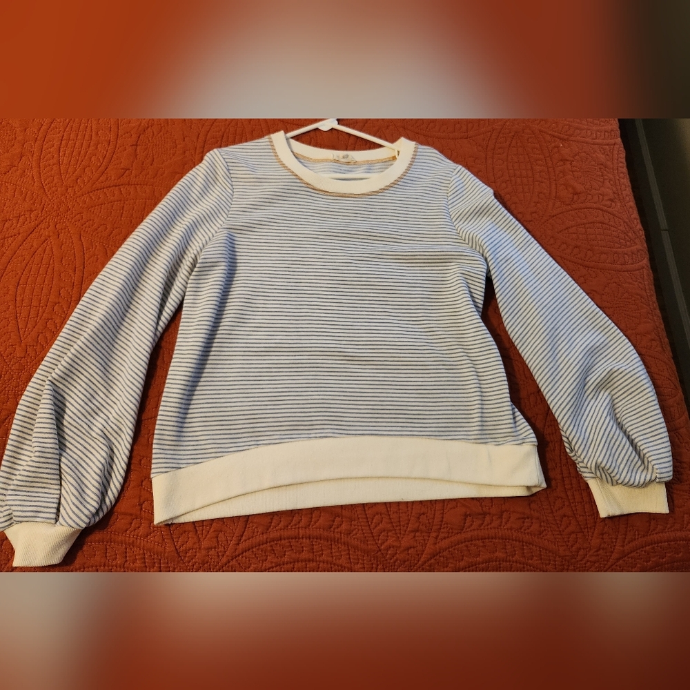 Long Sleeve sweater with balloon sleeves